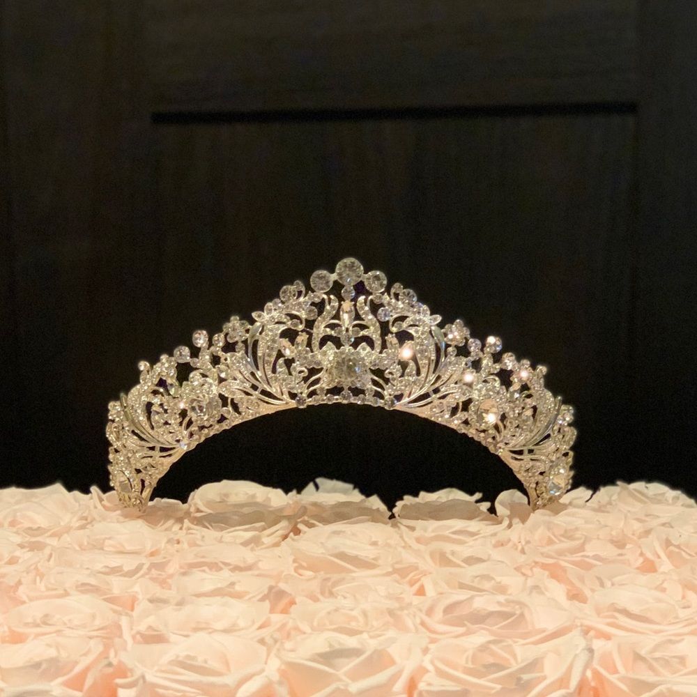 Swarovski Crystal Bridal Tiara Crown Brand New - Picture 4 of 8